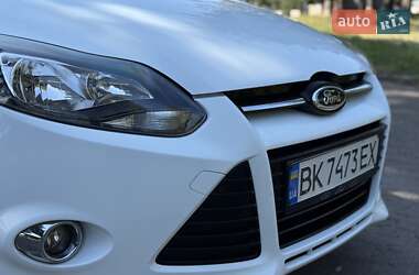 Седан Ford Focus 2011 в 