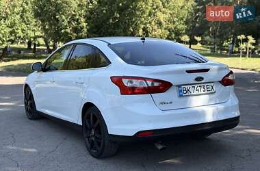 Седан Ford Focus 2011 в 