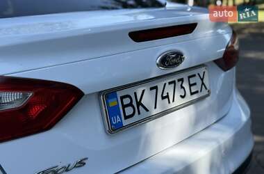Седан Ford Focus 2011 в 
