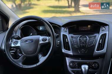 Седан Ford Focus 2011 в 