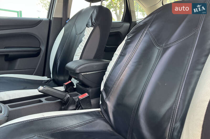 Хэтчбек Ford Focus 2006 в Коломые