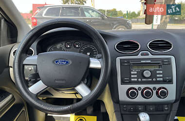 Хэтчбек Ford Focus 2006 в 
