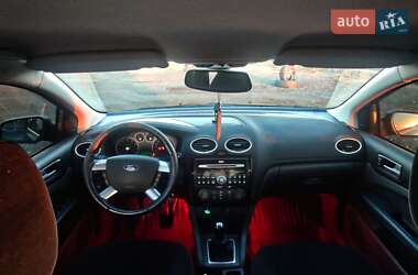 Седан Ford Focus 2006 в Краснограде