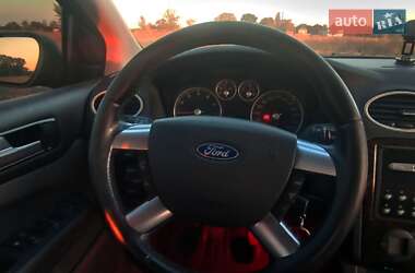 Седан Ford Focus 2006 в Краснограде