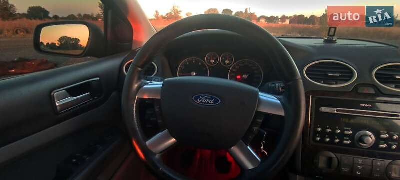 Седан Ford Focus 2006 в Краснограде