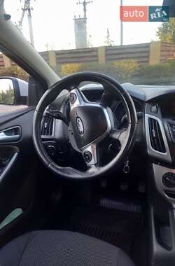 Хэтчбек Ford Focus 2013 в 
