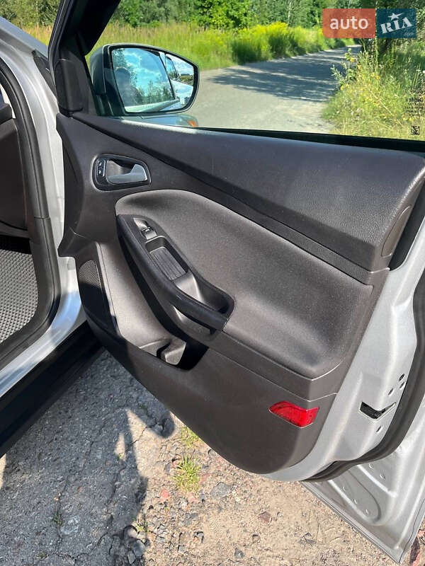 Седан Ford Focus 2015 в Киеве фото 25 Седан Ford Focus 2015 в Киеве