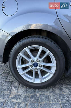 Седан Ford Focus 2015 в 