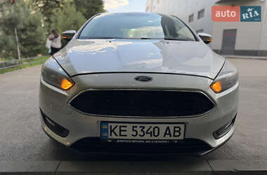 Хэтчбек Ford Focus 2015 в 