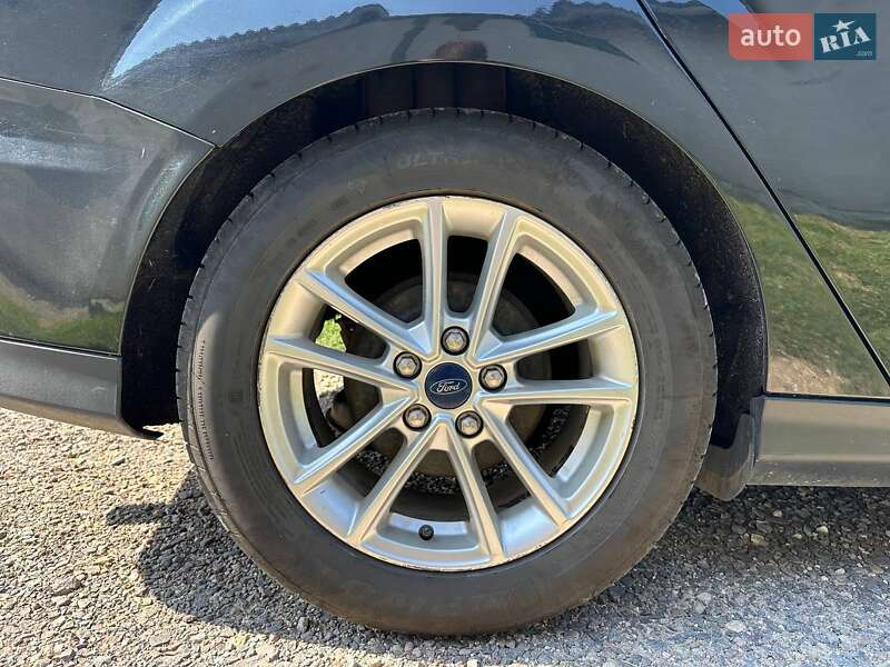Седан Ford Focus 2015 в Дубно
