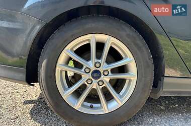 Седан Ford Focus 2015 в 