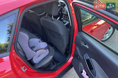 Хэтчбек Ford Focus 2012 в 