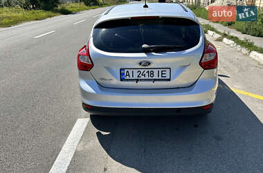 Хэтчбек Ford Focus 2011 в 