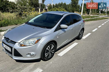 Хэтчбек Ford Focus 2011 в 