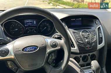Хэтчбек Ford Focus 2011 в 