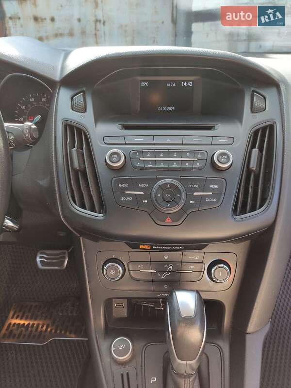 Хэтчбек Ford Focus 2015 в Харькове