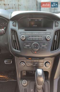 Хэтчбек Ford Focus 2015 в 
