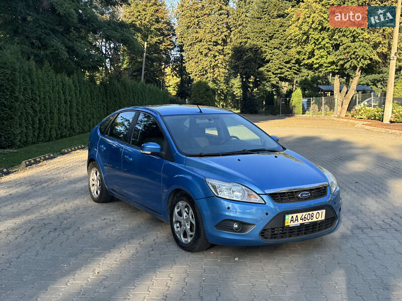 Хэтчбек Ford Focus 2010 в 
