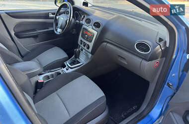 Хэтчбек Ford Focus 2010 в 
