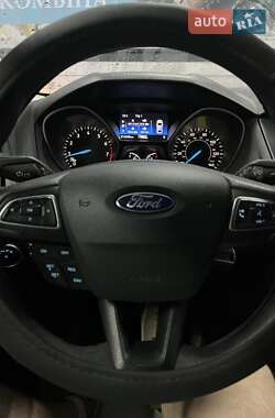 Хэтчбек Ford Focus 2015 в 