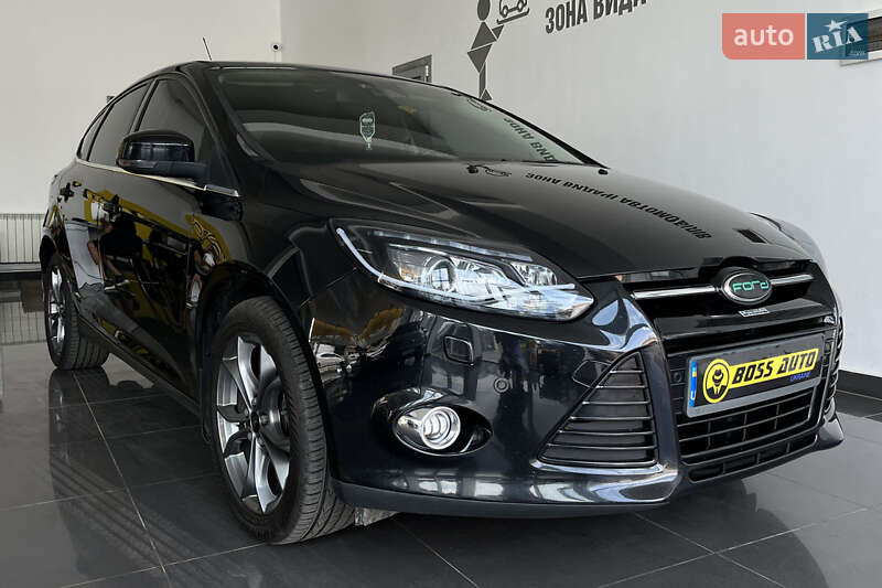 Хэтчбек Ford Focus 2012 в 