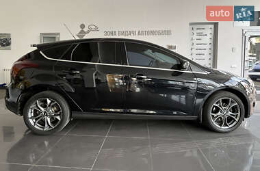Хэтчбек Ford Focus 2012 в 