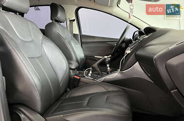 Хэтчбек Ford Focus 2012 в 