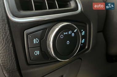Хэтчбек Ford Focus 2012 в 