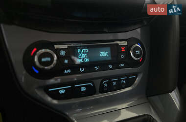 Хэтчбек Ford Focus 2012 в 