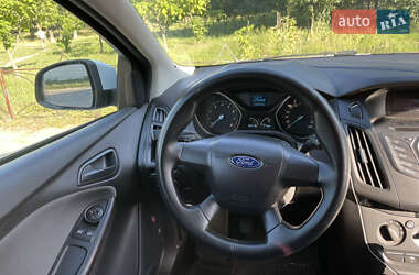 Хэтчбек Ford Focus 2012 в 