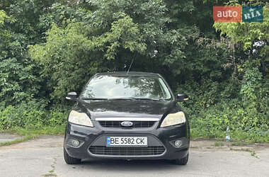Хэтчбек Ford Focus 2011 в 