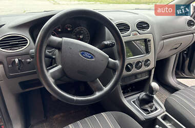 Хэтчбек Ford Focus 2011 в 