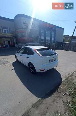 Хэтчбек Ford Focus 2011 в 