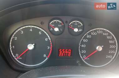 Хэтчбек Ford Focus 2011 в 