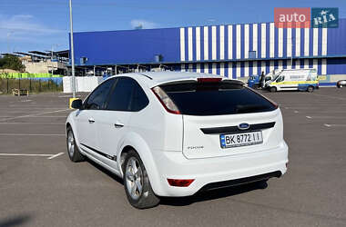 Хэтчбек Ford Focus 2010 в 