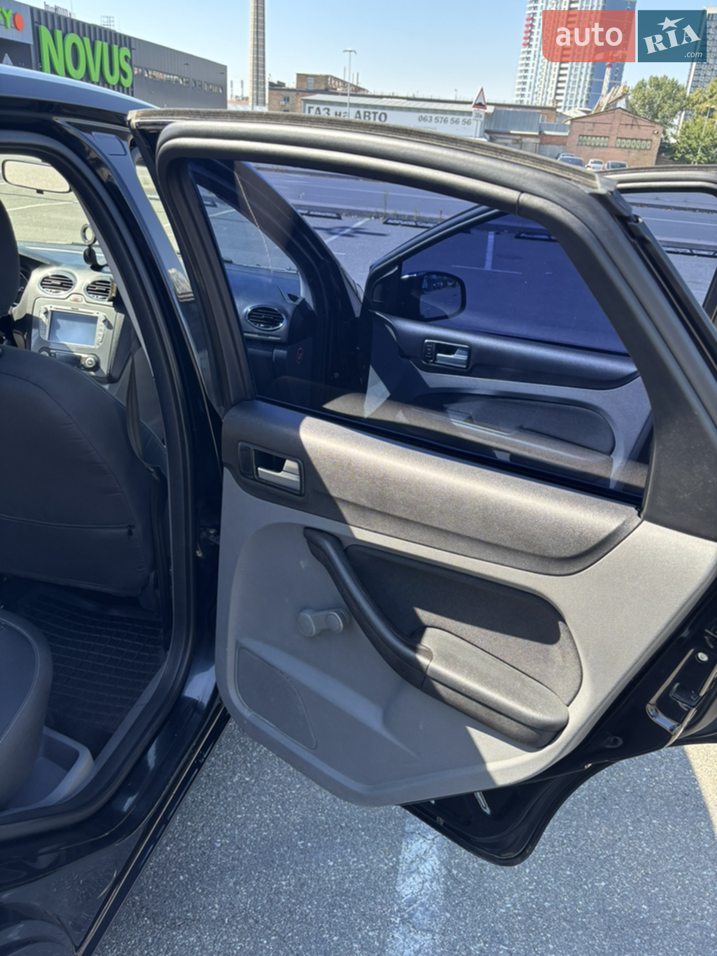 2010 Ford Focus - мініатюра 9