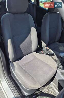 Хэтчбек Ford Focus 2002 в 