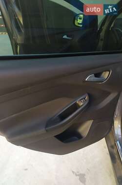 Хэтчбек Ford Focus 2013 в 