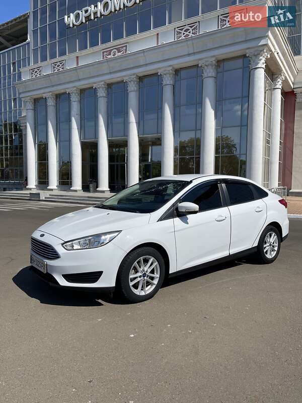 Седан Ford Focus 2015 в 
