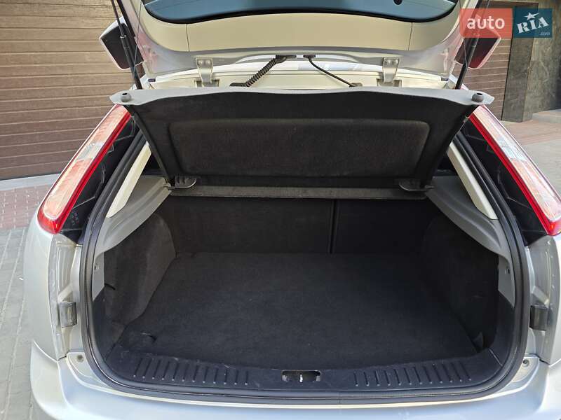 Хетчбек Ford Focus 2011 в Тернополі фото 28 Хетчбек Ford Focus 2011 в Тернополі