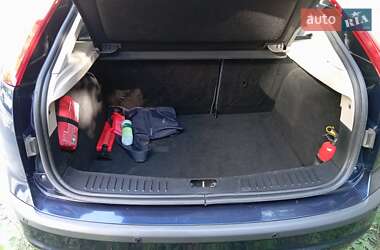 Хэтчбек Ford Focus 2004 в 