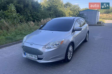 Хэтчбек Ford Focus 2011 в 