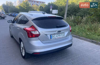 Хэтчбек Ford Focus 2011 в 
