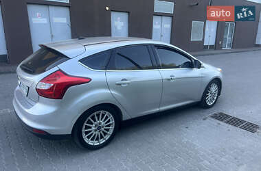 Хэтчбек Ford Focus 2011 в 