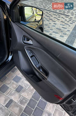 Хэтчбек Ford Focus 2014 в 