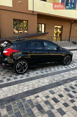 Хэтчбек Ford Focus 2014 в 