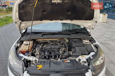 Хэтчбек Ford Focus 2013 в 