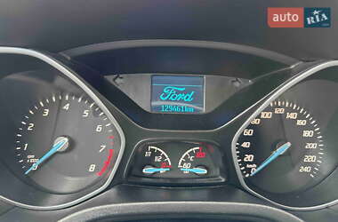 Хэтчбек Ford Focus 2013 в 