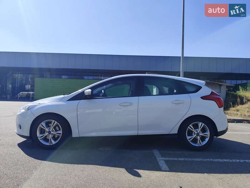 Хэтчбек Ford Focus 2014 в Киеве
