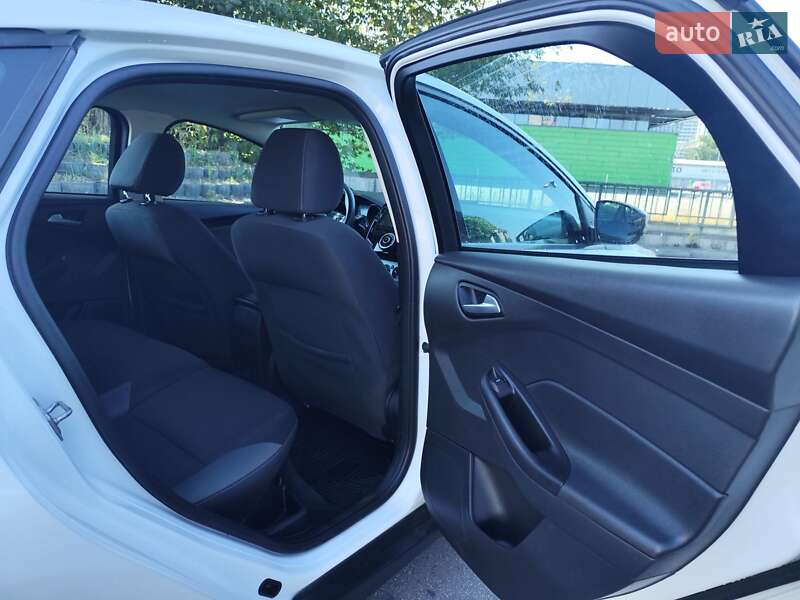 Хэтчбек Ford Focus 2014 в Киеве